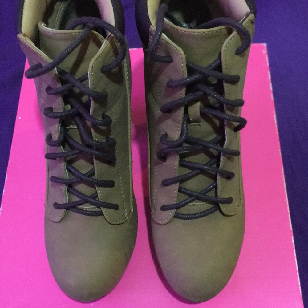 Ankle high heel boots